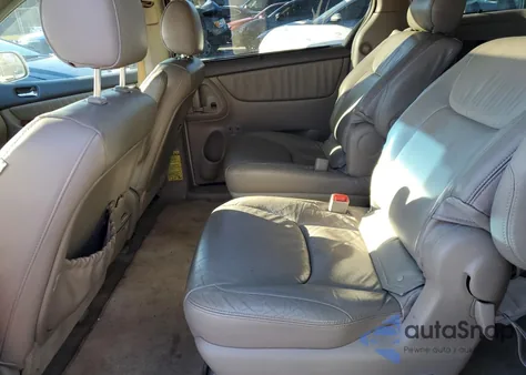 2007 Toyota Sienna Xle z USA, uszkodzony, nr VIN 5TDBK22CX7S000410